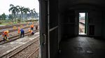 Jelang Nataru, KAI Perbaiki Jalur Kereta Api di Bandung