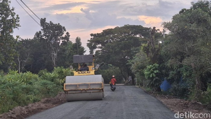 Perbaikan Jalan As-Shofa, Payung Sekaki dan Fajar Ujung (Raja Adil Siregar/detikSumut)