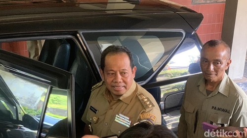 Pj Gubernur Bali Sang Made Mahendra Jaya di kantor DPRD Bali, Senin (11/11/2024). (Rizki Setyo)