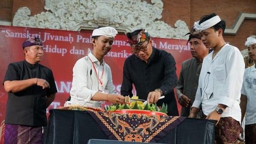 Plt. Bupati Badung I Ketut Suiasa menghadiri HUT Ke-45 Sekaa Teruna Sri Amertha di Banjar Bucu, Desa Darmasaba,
