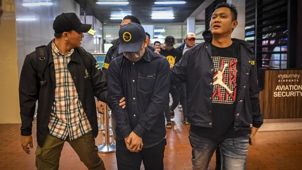 Polisi Sukses Tangkap 3 DPO Mafia Akses Judol Komdigi di Bandara