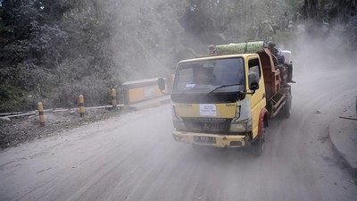 Bingkai Sepekan: Jejak Erupsi Gunung Lewotobi Laki-laki
