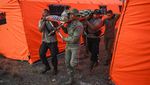 Potret Evakuasi Warga Terdampak Erupsi Gunung Lewotobi Laki-laki