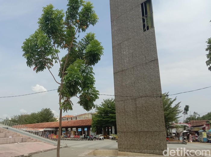 Potret menara di Taman RTH Jatibarang, Kabupaten Indramayu