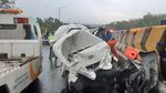 Potret Mobil-mobil Ringsek Akibat Kecelakaan Beruntun di Tol Cipularang