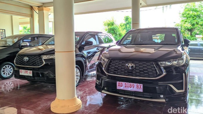 Potret mobil Toyota Innova Zenix DPRD Wonogiri, Senin (11/11/2024).