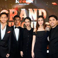 Pesepak bola Pratama Arhan terlihat baru saja menghadiri acara grand launching skincare. Selain Pratama Arhan, Thariq Halilintar dan Muhammad Hakim juga tampak hadir dan berpose bersama. Foto: Instagram