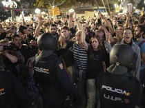 Lambat Atasi Banjir, Puluhan Ribu Warga Valencia Demo Pemerintah