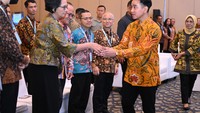 Di akhir sambutannya, Gibran mengingatkan agar seluruh anggaran kebijakan bisa berjalan tepat sasaran. Jangan sampai pihak yang seharusnya menerima anggaran malah terlewat dari daftar tersebut. Foto: AZISPURWANTO/Biro Pers, Media, dan Informasi Sekretariat Wakil Presiden