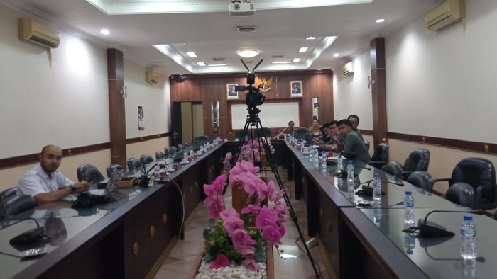 Rapat dengar pendapat Bawaslu dan DPRD Jember