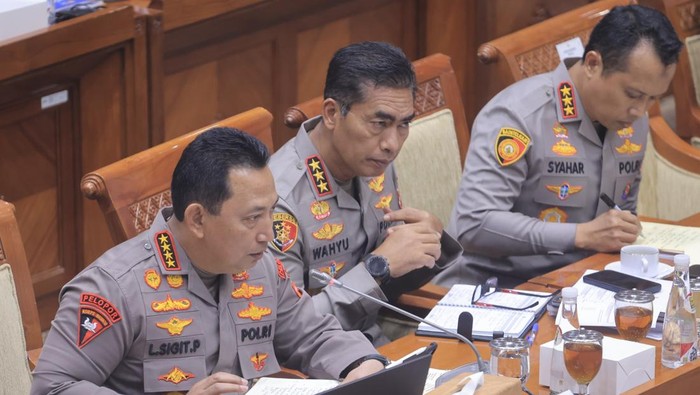 Rapat Kerja Komisi III DPR RI dengan Kapolri Jenderal Listyo Sigit Prabowo, Senin (11/11/2024(.