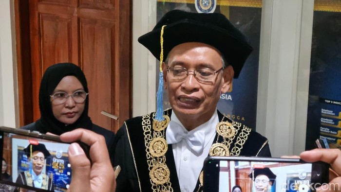 Rektor Unair Prof M Nasih