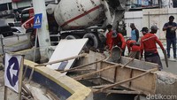 Menurut data, dari 7.000 km ruas jalan di DKI Jakarta, hanya hanya 8,71 persen atau sekitar 610 km jalan yang mempunyai trotoar atau jalur pejalan kaki.  