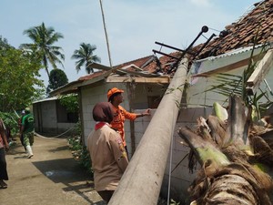 BPBD Catat 56 Rumah di Jonggol Bogor Rusak Akibat Angin Kencang