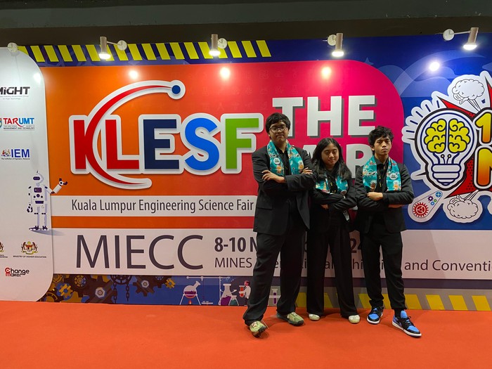 Siswa-siswi Mentari Intercultural School Jakarta medali Emas di ajang lomba Kuala Lumpur Engineering Science Fair (KLESF) di Kuala Lumpur Malaysia Siswa-siswi Mentari Intercultural School Jakarta medali Emas di ajang lomba Kuala Lumpur Engineering Science Fair (KLESF) di Kuala Lumpur Malaysia