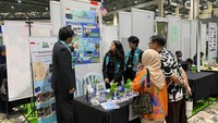 Tim ini membawa karya dengan judul Revolutionizing the Indonesian TransJakarta Fare System with ScanGo, mengusung tema Sustainability Cities and Communities (SDG 11) dan menciptakan inovasi alat pembayaran transportasi untuk TransJakarta berupa gantungan kunci. Foto: Dokumentasi Mentari Intercultural School Jakarta (MISJ)