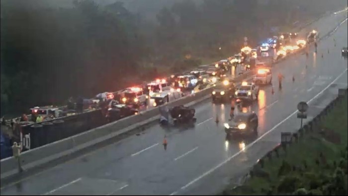 Situasi lokasi kecelakaan KM 92 Tol Cipularang arah Jakarta, 17.15 WIB. (CCTV Travoy Jasa Marga)