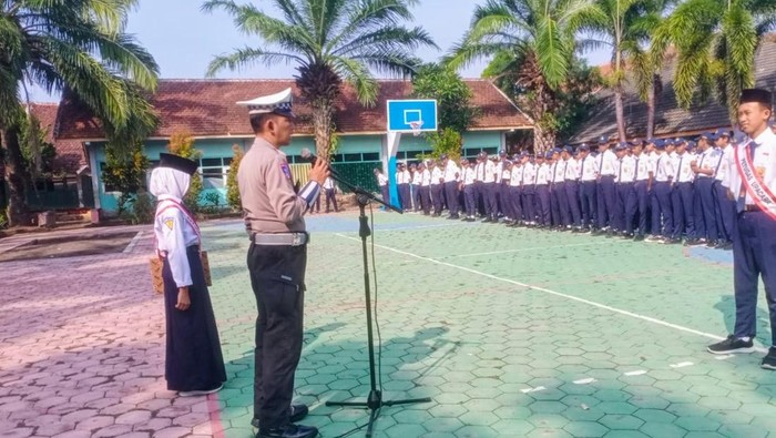 Sosialisasi berlalu lintas yang digelar Polres Bondowoso di SMP Negeri 2 Tenggarang