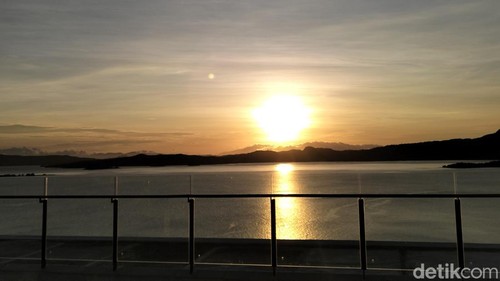 Suasana senja di Golo Mori Convention Center (GMCC), Labuan Bajo, venue ajang International Golo Mori Jazz 2024.