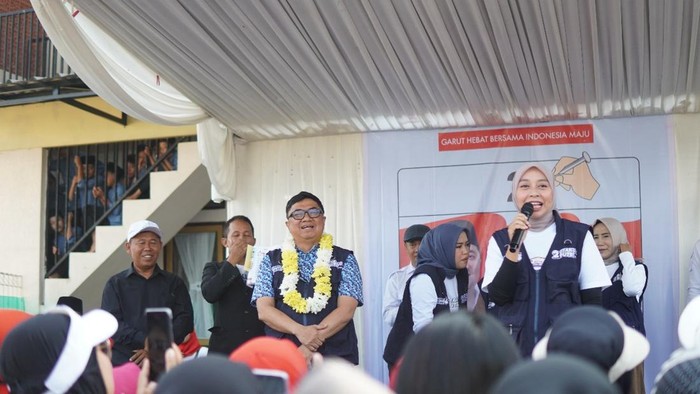 Syakur Amin dan Putri Karlina.