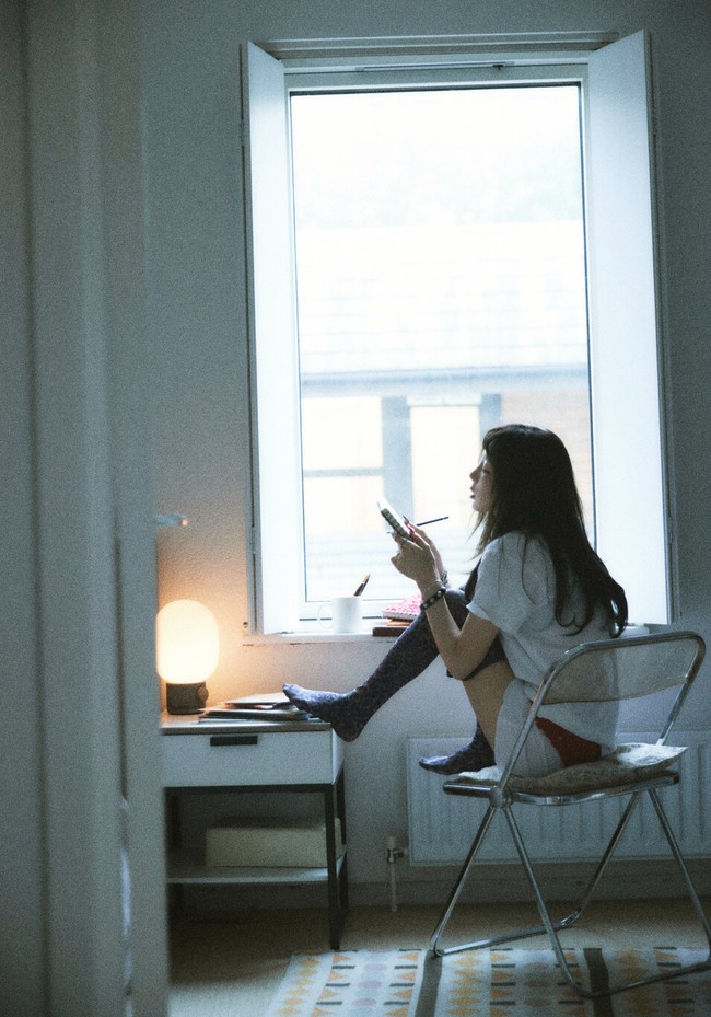 “Siapa yg ngajarin pakek sempak di luar haaaa?” “masukin gaaa celananyaa!!!😭😭😭” “itu namanya celana dalem, pakenya di dalem... klo di luar namanya celana luar.. tolong 😭” “Mba mau jadi superman yaa😭” komentar sejumlah penggemar Taeyeon. Foto: dok. Twitter @TAEYEONsmtown