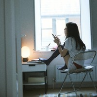 “Siapa yg ngajarin pakek sempak di luar haaaa?” “masukin gaaa celananyaa!!!😭😭😭” “itu namanya celana dalem, pakenya di dalem... klo di luar namanya celana luar.. tolong 😭” “Mba mau jadi superman yaa😭” komentar sejumlah penggemar Taeyeon. Foto: dok. Twitter @TAEYEONsmtown