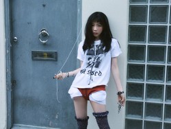 7 Gaya Nyentrik Taeyeon SNSD Tuai Pro Kontra, Pakai Underwear di Luar Baju