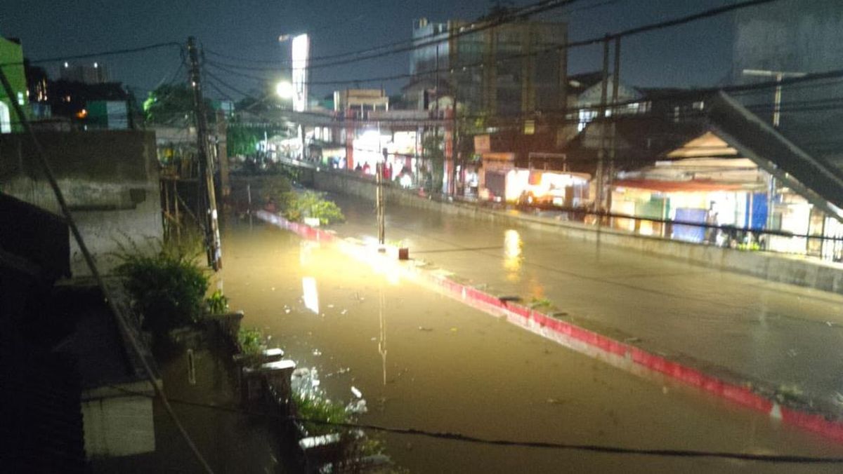 Tanggul Jebol, Perumahan di Pondok Aren Tangsel Terendam Banjir