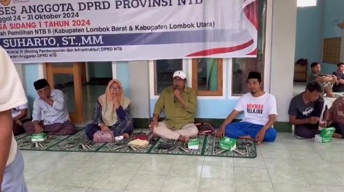 Tangkapan layar video anggota DPRD NTB, Suharto, diduga kampanye saat reses di Lombok Barat, Sabtu (9/11/2024).