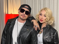 Gaya Titi DJ Cosplay Jadi Rose Parodikan Lagu APT, Manglingi Pakai Wig Blonde