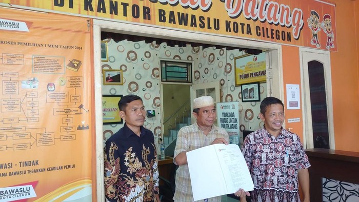 Tim hukum Cawalkot Cilegon, Helldy (Iqbal/detikcom)