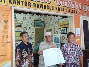 Cawalkot Helldy Laporkan Fajar ke Bawaslu Cilegon soal Undian Umroh Gratis