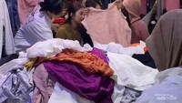 Suasana di dalam pasar Gedebage