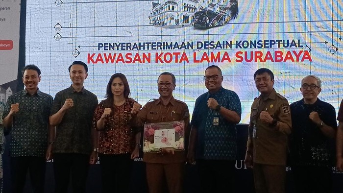 Acara penyerahan desain kawasan Kota Lama Surabaya