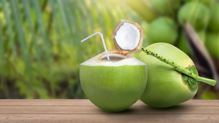 4 Manfaat Minum Air Kelapa Tiap Hari bagi Kesehatan, Nggak Kaleng-kaleng Khasiatnya