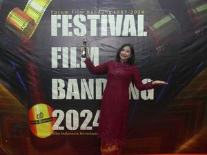 Ayu Azhari Bawa Pulang Piala FFB 2024: Senang Comeback dengan Generasi Muda