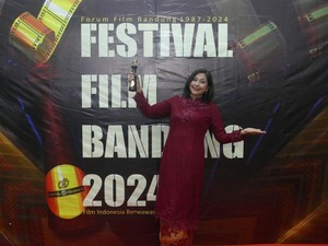 Ayu Azhari Bawa Pulang Piala FFB 2024: Senang Comeback dengan Generasi Muda