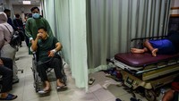Korban luka mendapat perawatan di beberapa rumah sakit seperti RSU Radjak dan RS Siloam.