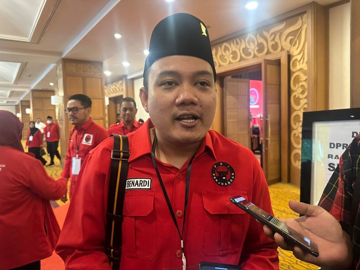 Bendahara Tim Pemenangan Risma-Gus Hans, Fuad Bernardi