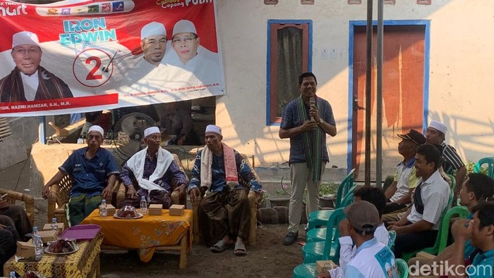 Calon bupati Lombok Timur Haerul Warisin saat kampanye di Desa Tumbuh Mulia, Kecamatan Suralaga, Selasa (12/11/2024).