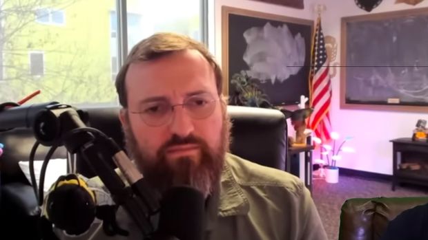 Charles Hoskinson. (Tangkapan Layar Youtube Crypto Crow)