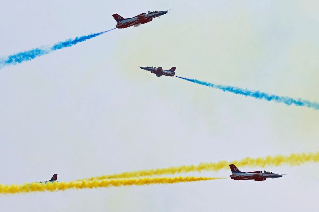 China menggelar acara pameran alutsista militer bernama Airshow China 2024 di Kota Zhuhai pada Selasa (12/11) siang waktu setempat. (REUTERS/Tingshu Wang) China menggelar acara pameran alutsista militer bernama Airshow China 2024 di Kota Zhuhai pada Selasa (12/11) siang waktu setempat. (REUTERS/Tingshu Wang)
