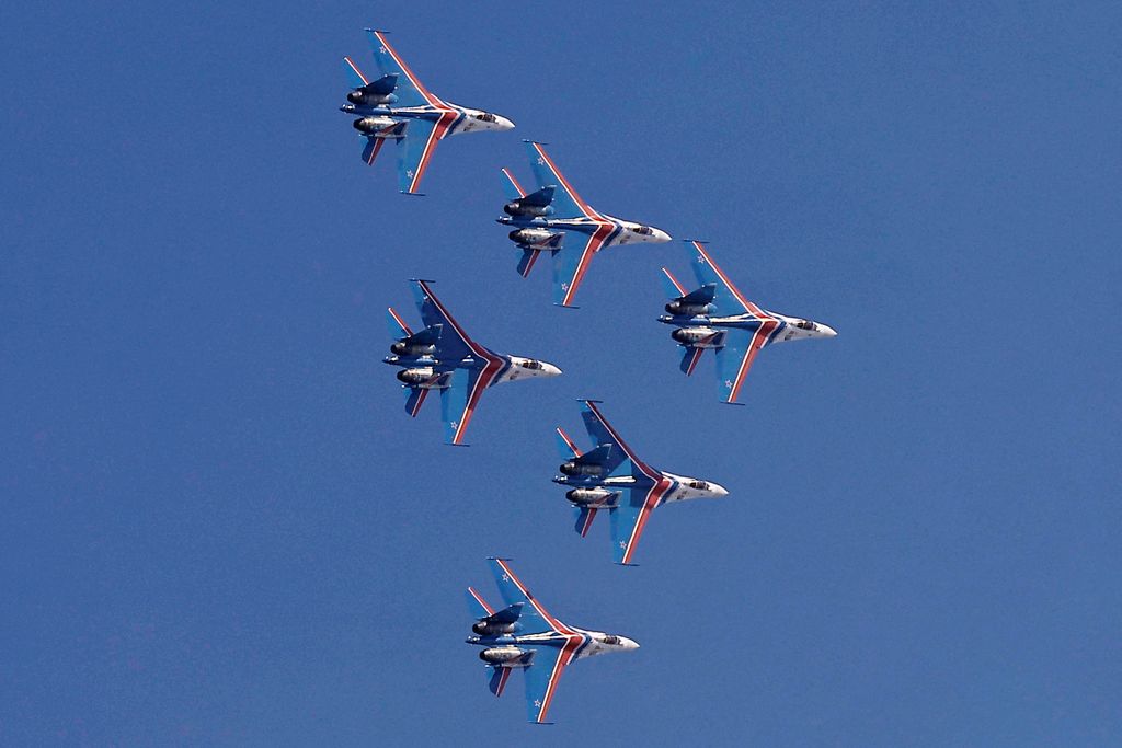 China menggelar acara pameran alutsista militer bernama Airshow China 2024 di Kota Zhuhai pada Selasa (12/11) siang waktu setempat. (REUTERS/Tingshu Wang) China menggelar acara pameran alutsista militer bernama Airshow China 2024 di Kota Zhuhai pada Selasa (12/11) siang waktu setempat. (REUTERS/Tingshu Wang)