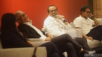Menurut Wakil Kepala Staf Presiden (KSP) M Qodari, Presiden Prabowo Subianto memiliki darah kental mengenai demokrasi di dalam tubuhnya. Sebab, dalam hidupnya, Prabowo selalu mengikuti aturan, pola, dan prinsip demokrasi.  