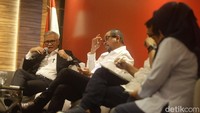 Para narasumber memaparkan pendapatnya dalam diskusi Prospek Demokrasi Indonesia di Masa Pemerintahan Prabowo Subianto di Jakarta, Selasa (12/11/2024).  