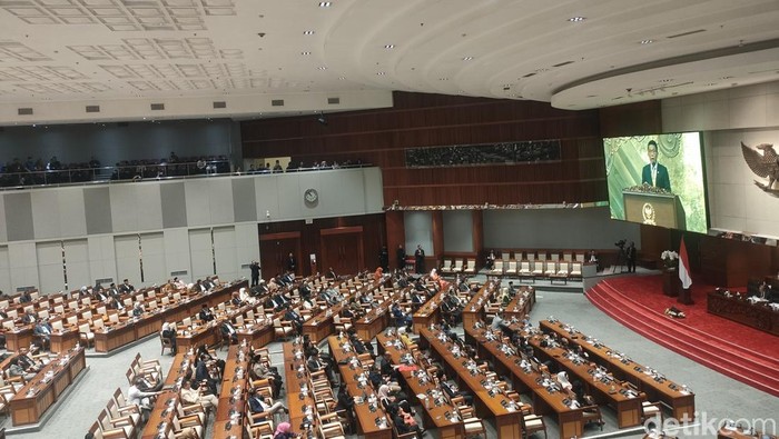 DPR RI menggelar rapat paripurna pengambilan keputusan terhadap RUU Tentang Perubahan Atas Undang-Undang Nomor 2 Tahun 2024 Tentang Provinsi Daerah Khusus Jakarta. (Dwi R/detikcom)