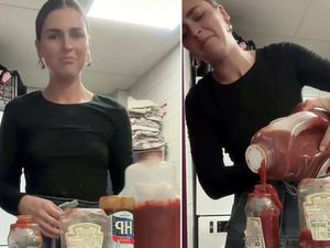 Fobia Saus Tomat, Pelayan Ini Gemetar Tiap Isi Ulang Botol Saus