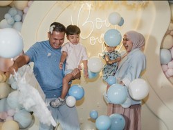 8 Foto Momen Gender Reveal Kesha Ratuliu, El Rumi Hadir Minum Susu Pakai Dot