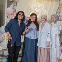 Sebelumnya Kesha sendiri baru mengumumkan kehamilan ketiganya itu melalui unggahan di Instagramnya pada Sabtu (12/10/24). Di unggahannya tersebut Kesha membagikan foto hasil USG sang jabang bayi. Foto: Instagram/@kesharatuliu05
