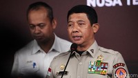 Kepala BNPB Letjen Suharyanto memastikan kebutuhan dasar warga terdampak erupsi terpenuhi.   